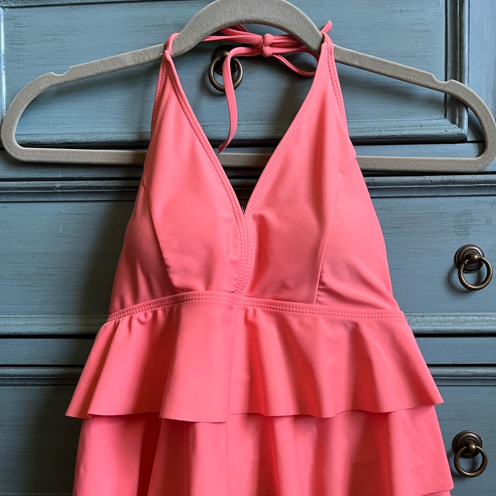 🏖NWOT SHEIN SWIMSUIT RUFFLE TOP